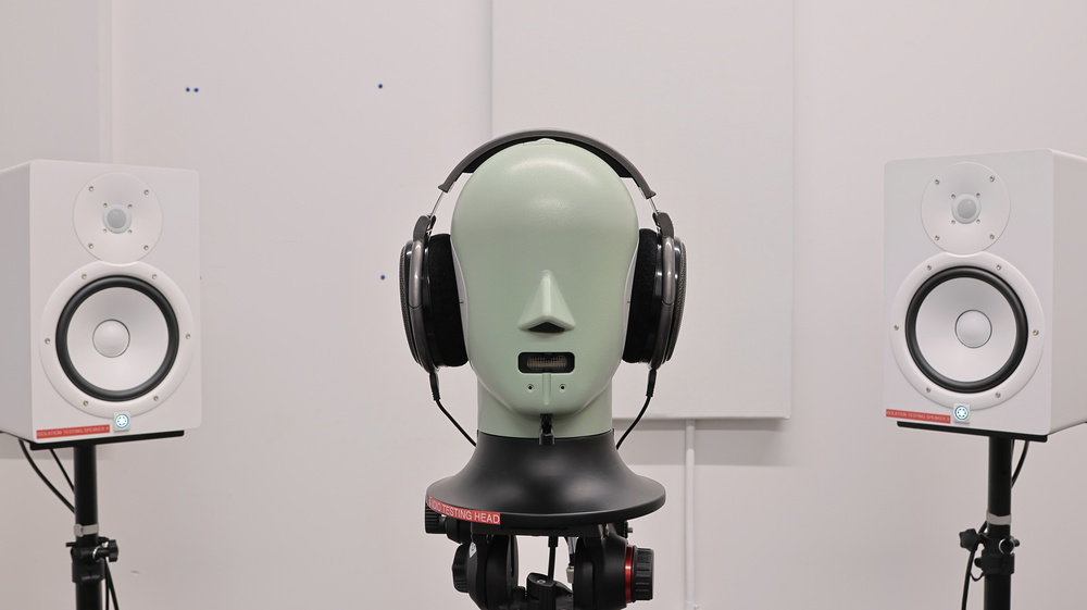 RTINGS.com's B&K test rig.