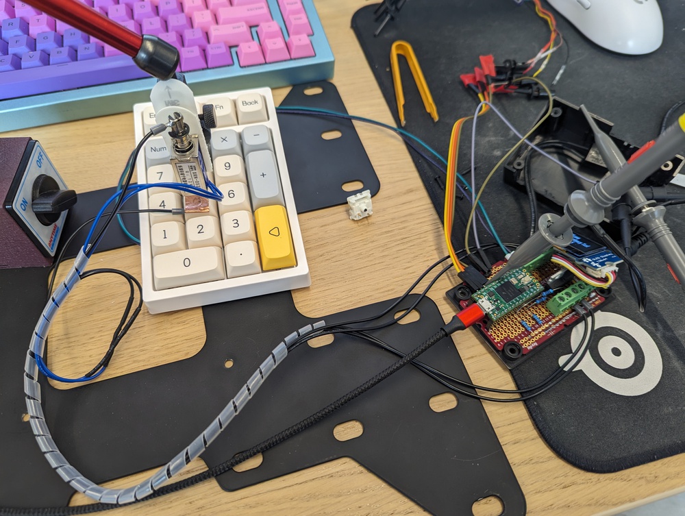 Custom switch latency test setup with our modified Epomaker TH-21 Keypad.