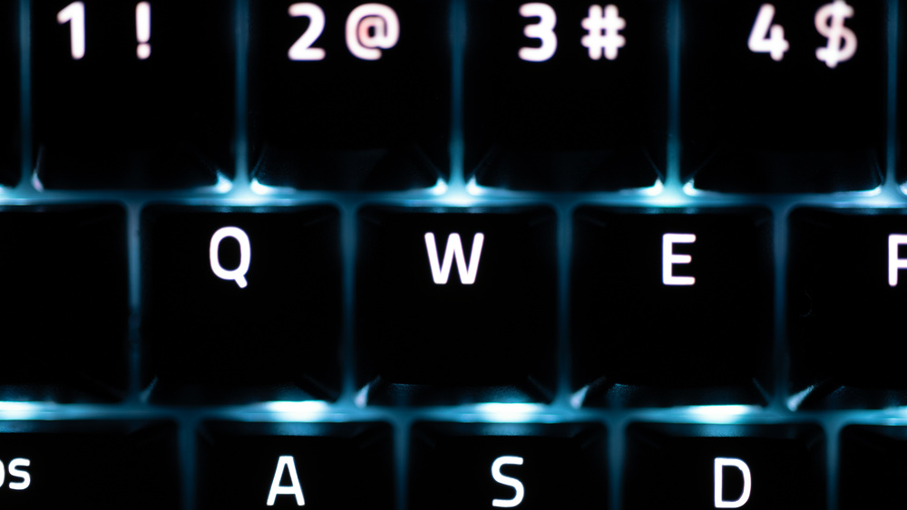 Our old non-calibrated white shot of the Razer Huntsman V2 Analog.