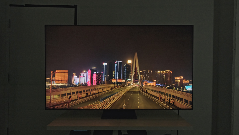 Samsung QN90B Cityscape