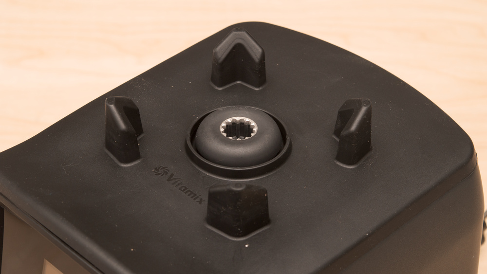 The Vitamix A3500's motor base has a metal gear.