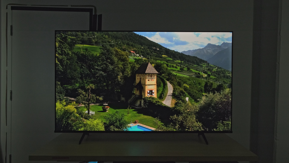 Hisense A7N Landscape Pool Photo: 220 cd/m²