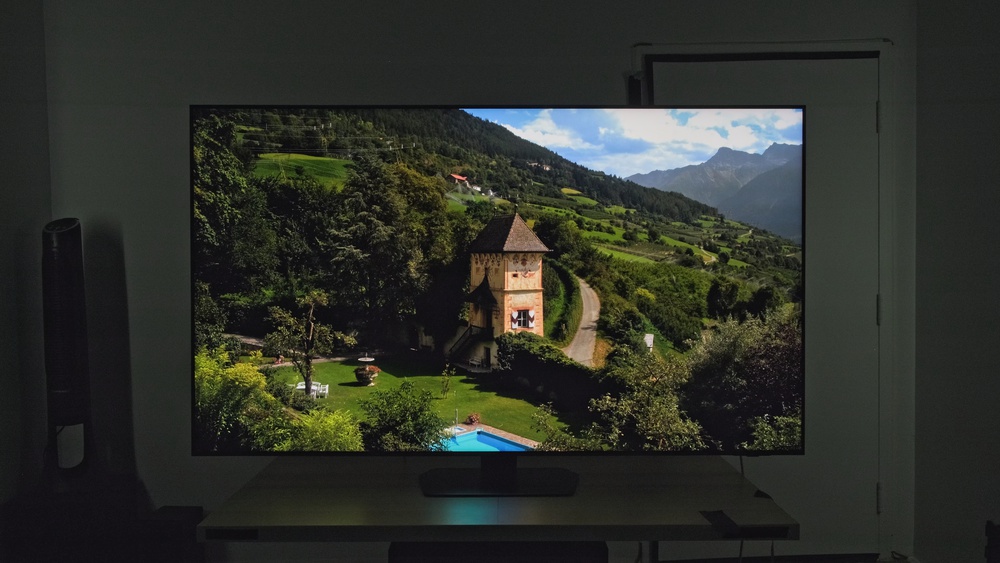 Samsung QN90D QLED Landscape Pool Photo: 265 cd/m²