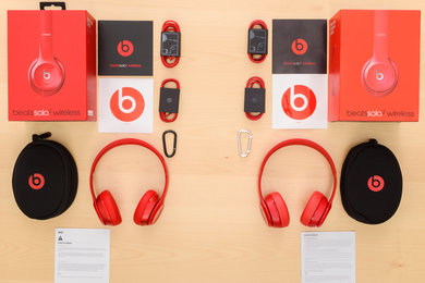 In the box picture Beats Solo2 Wireless
